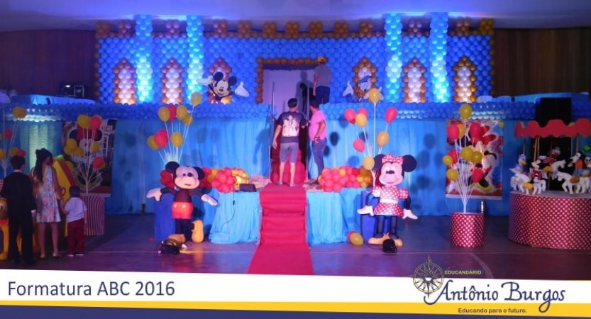 Educandário Antônio Burgos realiza brilhante festa de ABC O evento com o tema A Casa do Mickey Mouse aconteceu neste último sábado 17 de dezembro no Clube Ypiranga. A celebração contou com