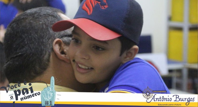 SEMANA DOS PAIS NO EDUCANDÁRIO ANTÔNIO BURGOS Nesta quinta-feira, 10 de agosto, os alunos recepcionaram os papais na sala de aula para homenagens super especiais. Logo após receberem o carinho