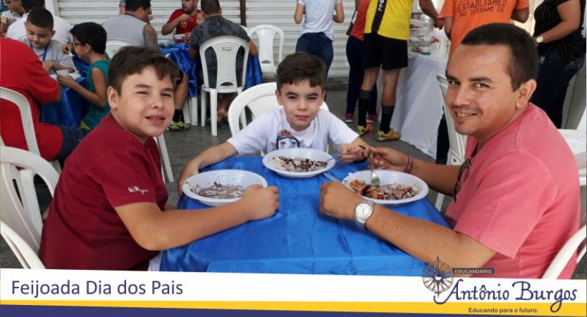 DIA DOS PAIS EM ALTO ESTILO NO EDUCANDÁRIO ANTÔNIO BURGOS Neste sábado, 12 de agosto, os pais se encontraram para um divertido torneio de futebol. O evento aconteceu pela manhã na Quadra Esportiva Pele
