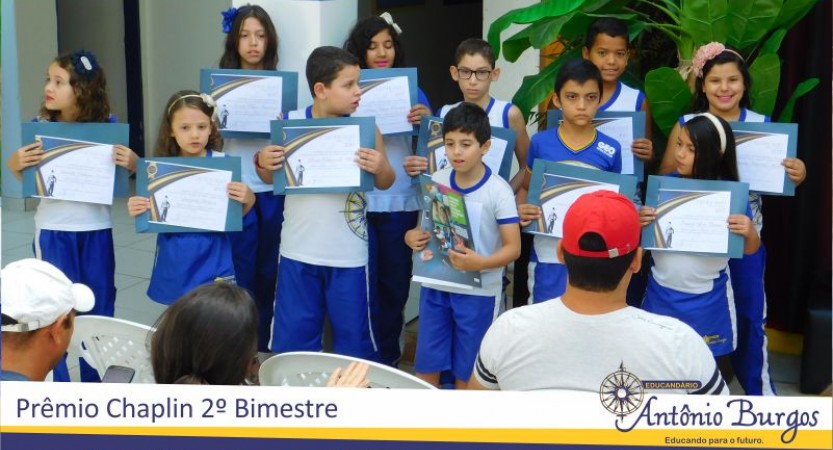 EDUCANDÁRIO ANTÔNIO BURGOS REALIZA CERIMÔNIA DO PRÊMIO CHAPLIN Em clima de celebração e alegria a equipe do Educandário, recebeu nesta sexta, 01 de setembro, pais, familiares e alunos para premiar os