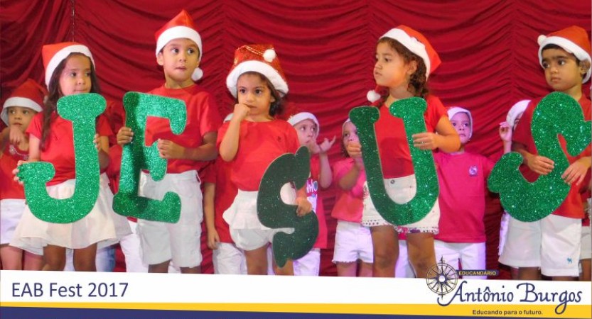 EDUCANDÁRIO ANTÔNIO BURGOS REALIZOU EAB FEST O festival natalino aconteceu nesta quarta-feira, dia 13 de dezembro, no Espaço Esportivo Capibaribe (Casa da Criança). Em um clima de