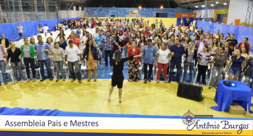 EDUCANDÁRIO ANTÔNIO BURGOS REALIZOU GRANDE ENCONTRO DE PAIS E MESTRES O evento aconteceu nesta quarta, 25 de abril, no Centro Esportivo Capibaribe. Foi uma noite maravilhosa, onde pais e professores refletiram juntos sobre temas
