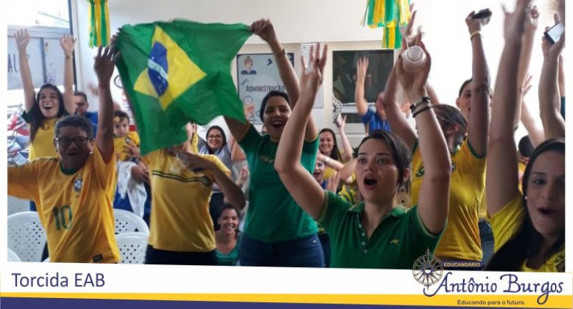 EQUIPE DO EDUCANDÁRIO ANTÔNIO BURGOS JUNTOS NA TORICDA POR A SELEÇÃO BRASILEIRA Hoje a manhã no Educandário já começou em clima verde e amarelo, a equipe se reuniu para bater uma bolinha e tomar café da