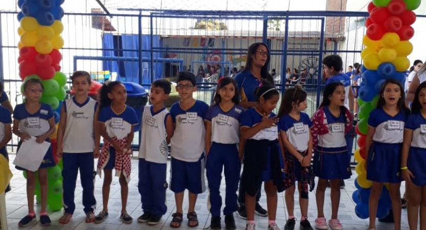 LIDERANÇA EM FOCO NO EDUCANDÁRIO ANTÔNIO BURGOS Nesta quinta-feira 27 de setembro professore, alunos e familiares vivenciaram juntos o Dia da Liderança. Durante os dois turnos os alunos lideraram a programação que movimentou toda a