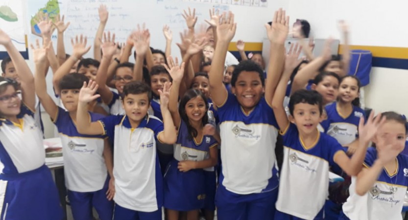 BONS RELACIONAMENTOS E BOAS AMIZADES FAZEM PARTE DA ROTINA DOS ALUNOS DA ESCOLA ANTÔNIO BURGOS Uma metodologia focada nos bons resultados acadêmicos aliada a um ambiente aconchegante e recheado de bons amigos fazem da rotina da escola algo prazeroso e