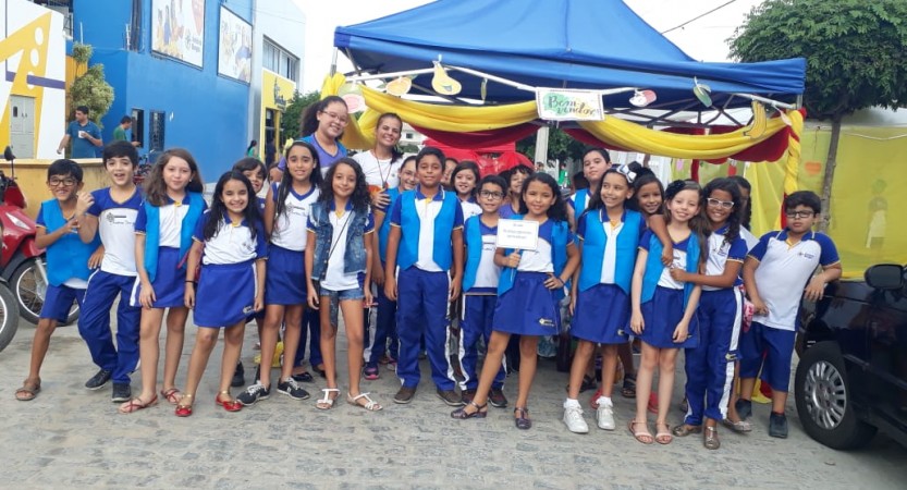 ESCOLA ANTÔNIO BURGOS REALIZOU PROJETO SOBRE SAÚDE Uma das ações do Projeto Interdisciplinar Com Gosto de Saúde, aconteceu na última sexta-feira 22 de março. A Arena Saúde contou com a