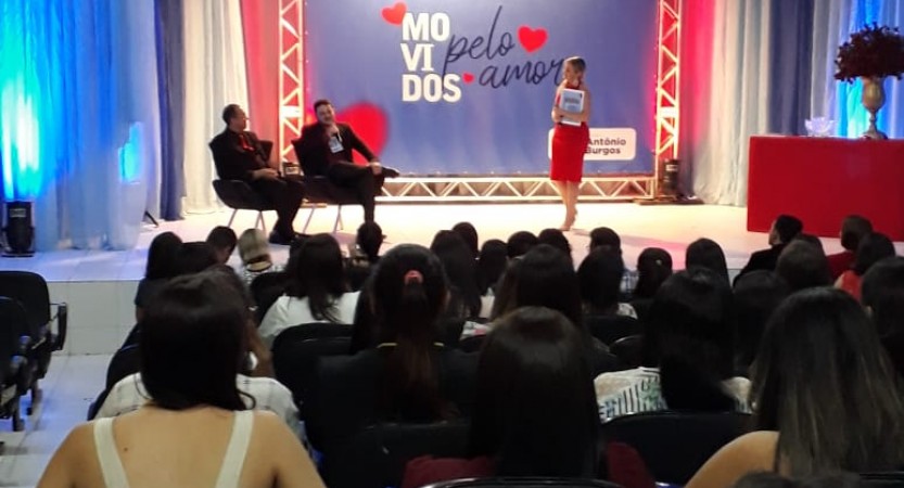                O evento aconteceu nos dias 30,31 de maio e 01 de junho com riquíssimas reflexões sobre o tema MOVIDOS PELO AMOR. Na quinta-feira 30 de maio o bate papo aconteceu na escola durante